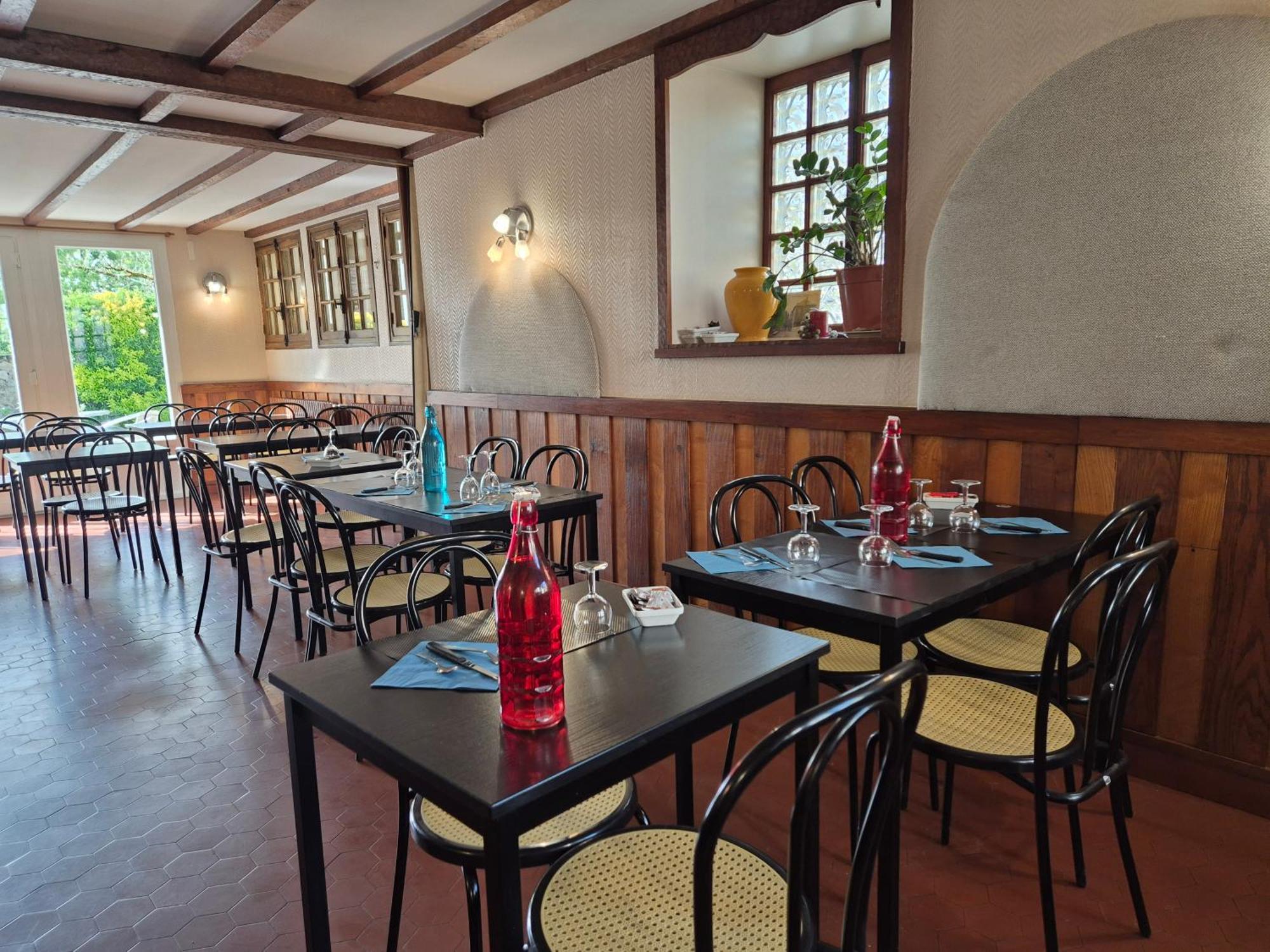 Logis Hotel Restaurant L'Oustal Naves  Ngoại thất bức ảnh