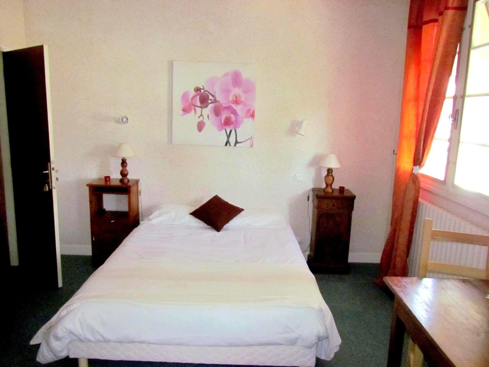 Logis Hotel Restaurant L'Oustal Naves  Ngoại thất bức ảnh